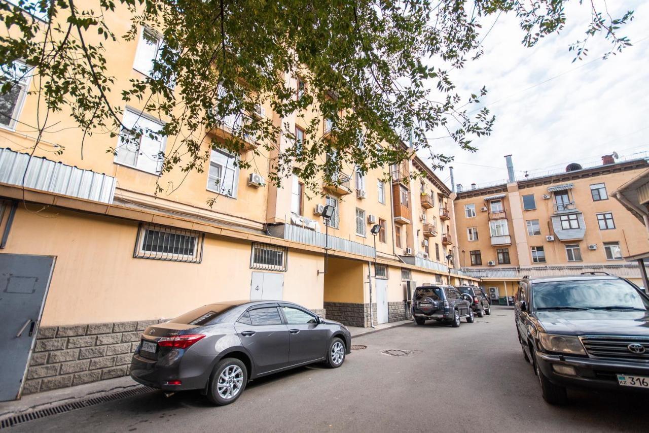 Comfortable Apartment In The Golden Square. Alma-Ata Buitenkant foto